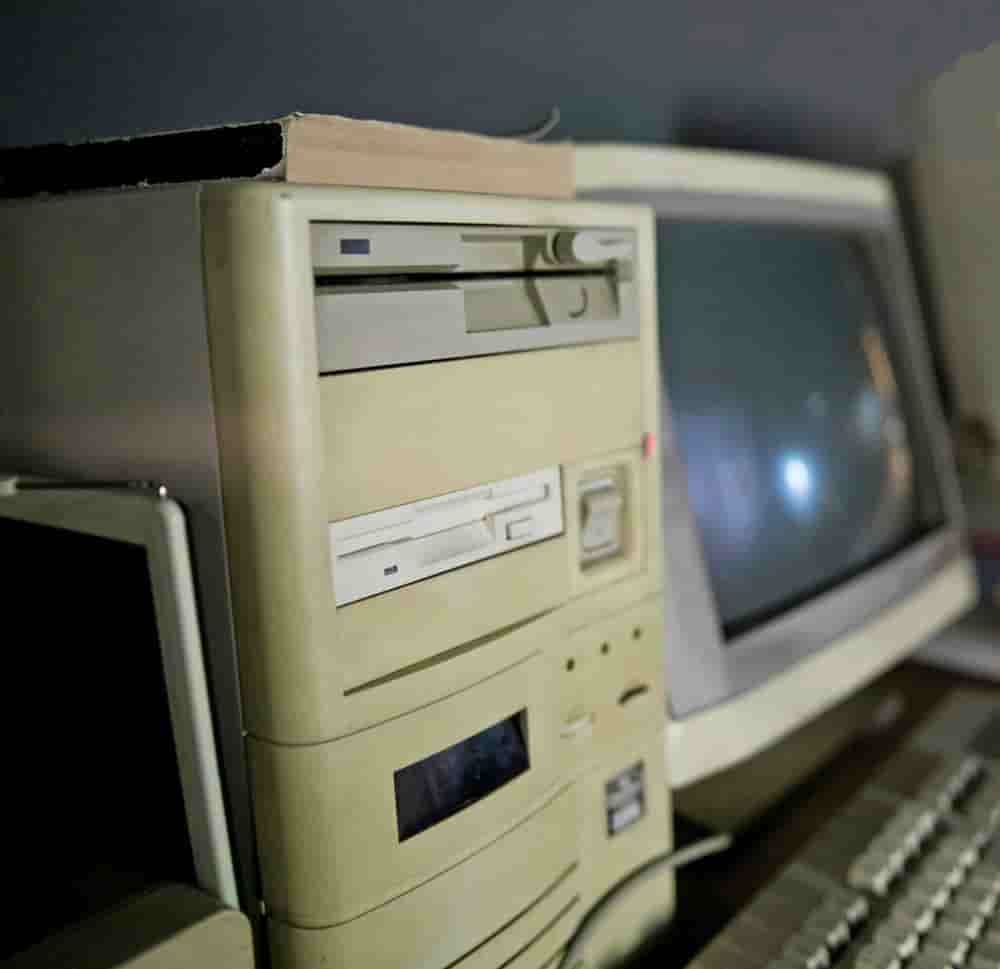 Computer in den 80ern - Foto von Kimberly Nguyen auf Unsplash